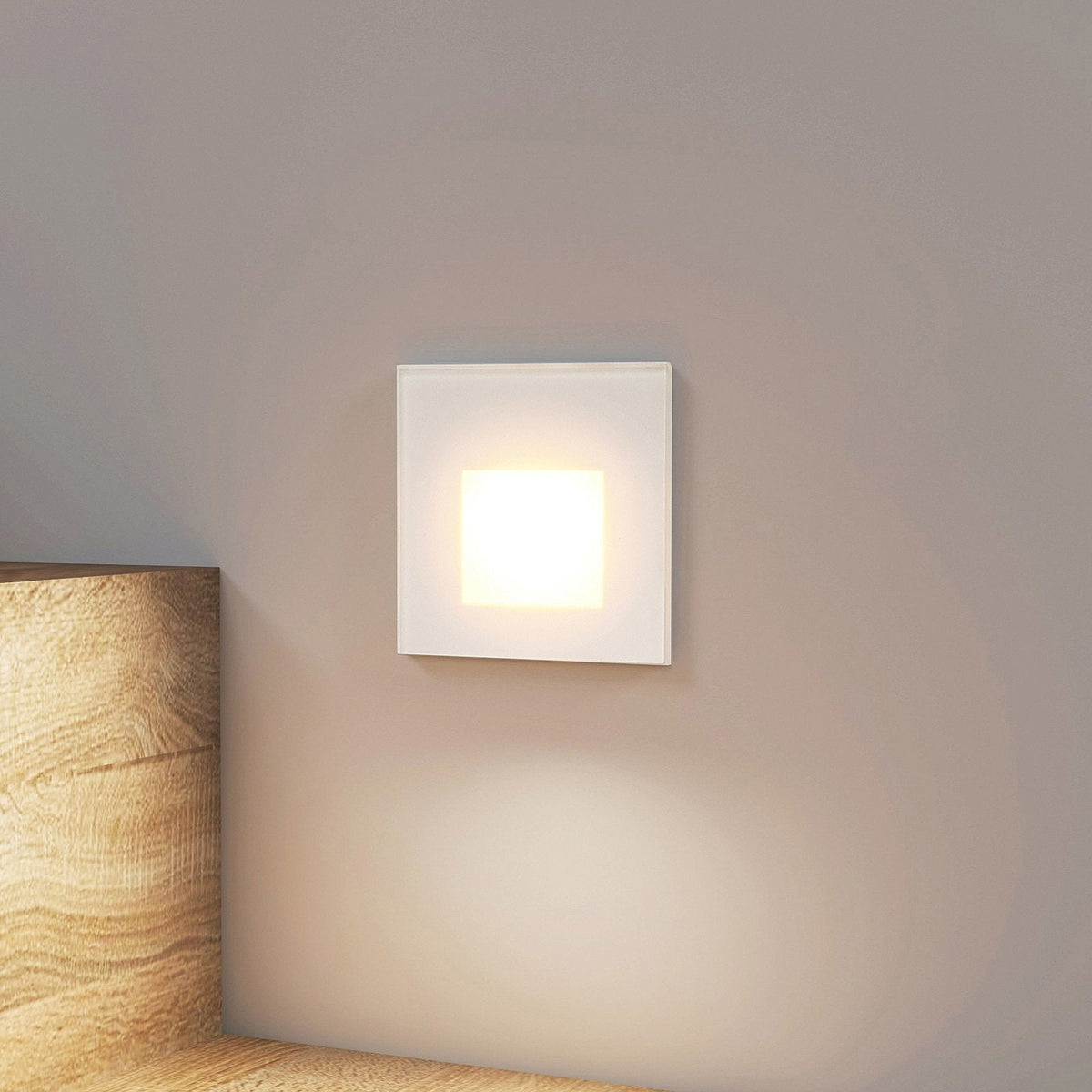 Aplique de pared LED empotrable con marco moderno de aluminio, ideal para iluminación de pasillos y escaleras