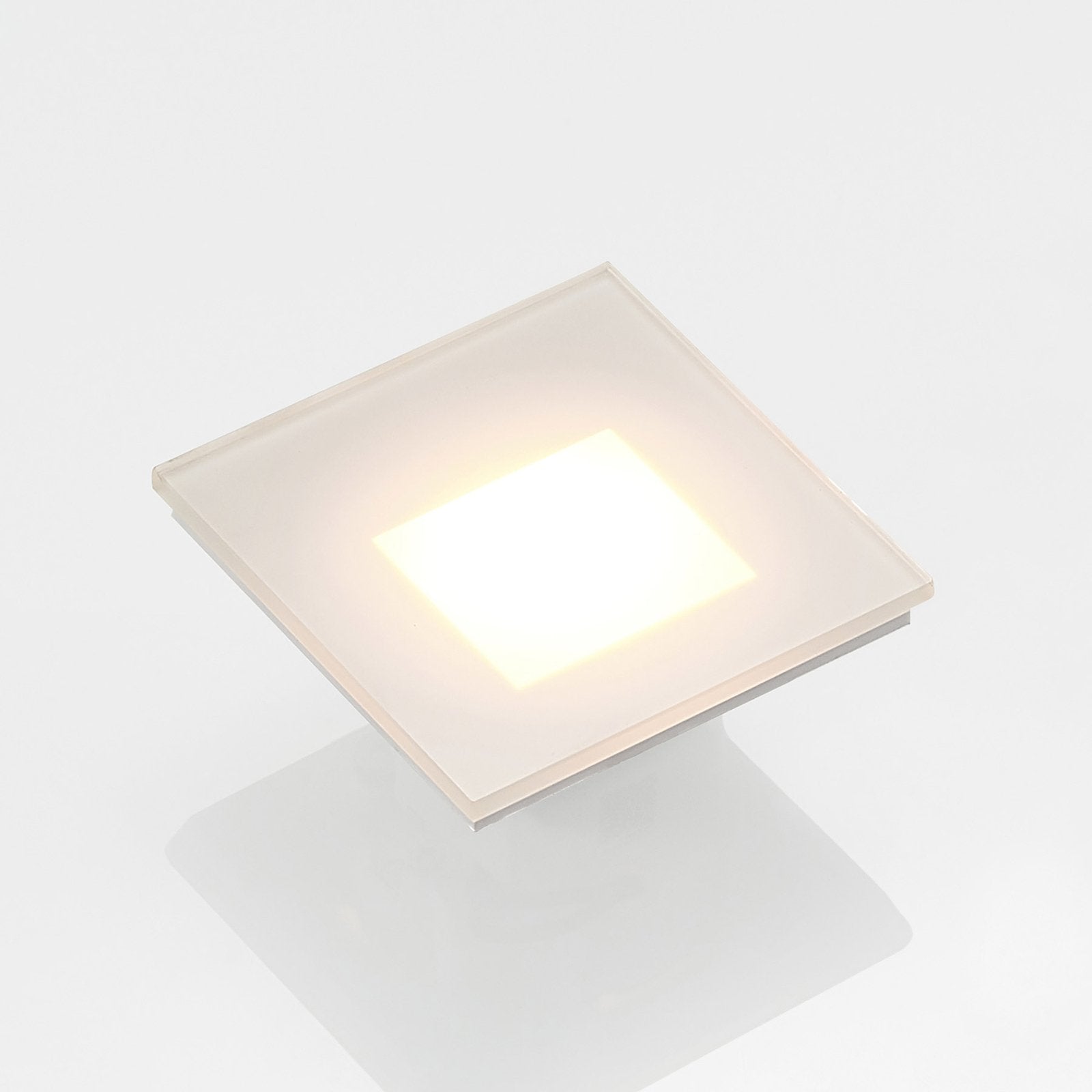 Aplique de pared LED empotrable con marco moderno de aluminio, ideal para iluminación de pasillos y escaleras