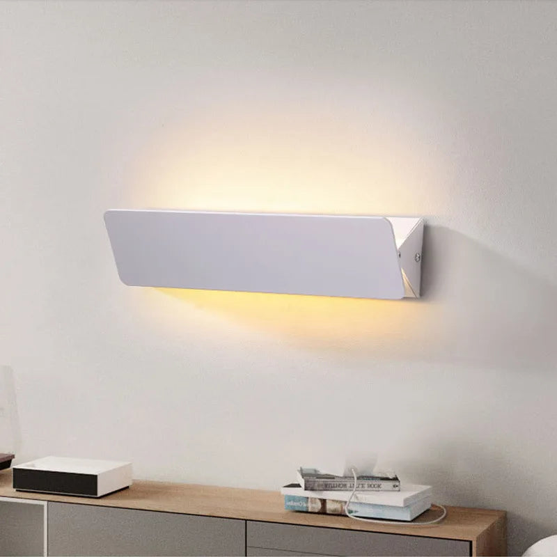 Aplique de Pared LED Moderno | Lámpara Minimalista de Aluminio con Brazo Orientable