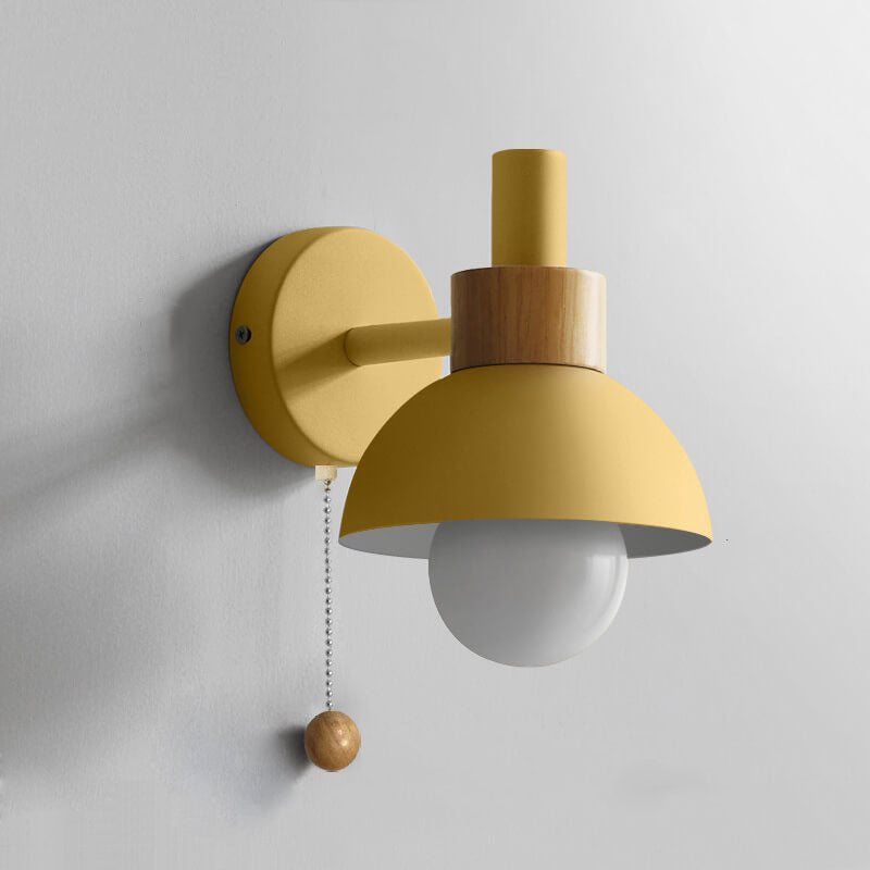Aplique de pared nórdico con detalle de madera | Lámpara minimalista con interruptor de tirador