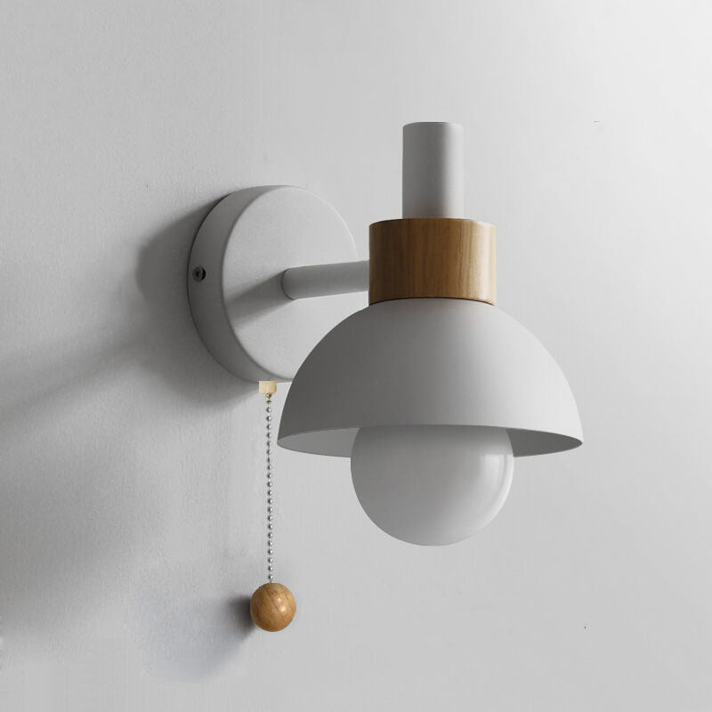 Aplique de pared nórdico con detalle de madera | Lámpara minimalista con interruptor de tirador
