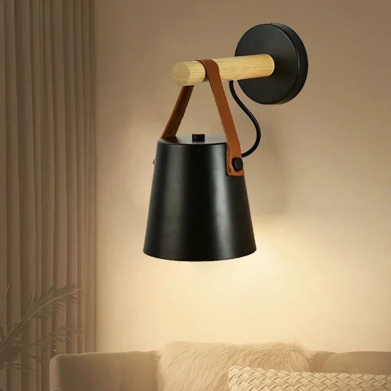 Aplique de Pared Nórdico de Madera y Cuero | Lámpara Colgante de Mesita de Noche