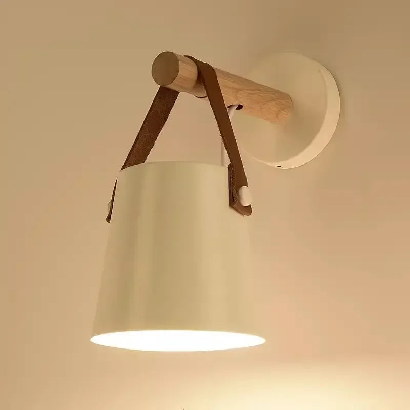 Aplique de Pared Nórdico de Madera y Cuero | Lámpara Colgante de Mesita de Noche