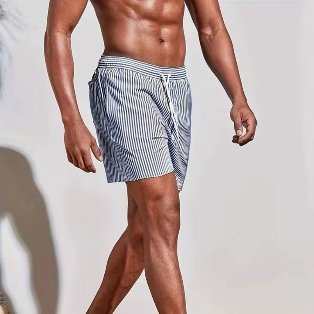 Bañador tipo shorts con estampado de rayas