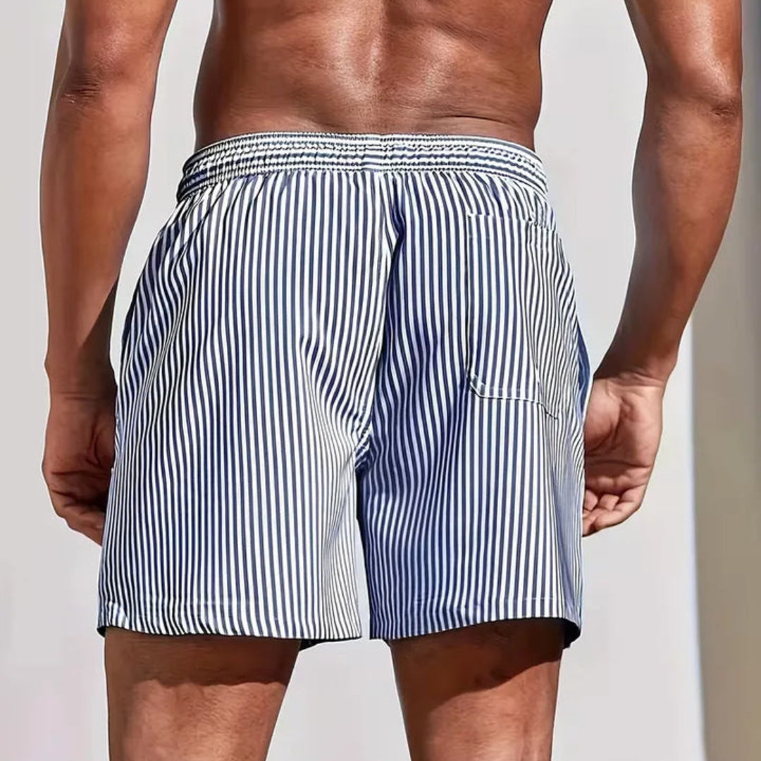 Bañador tipo shorts con estampado de rayas
