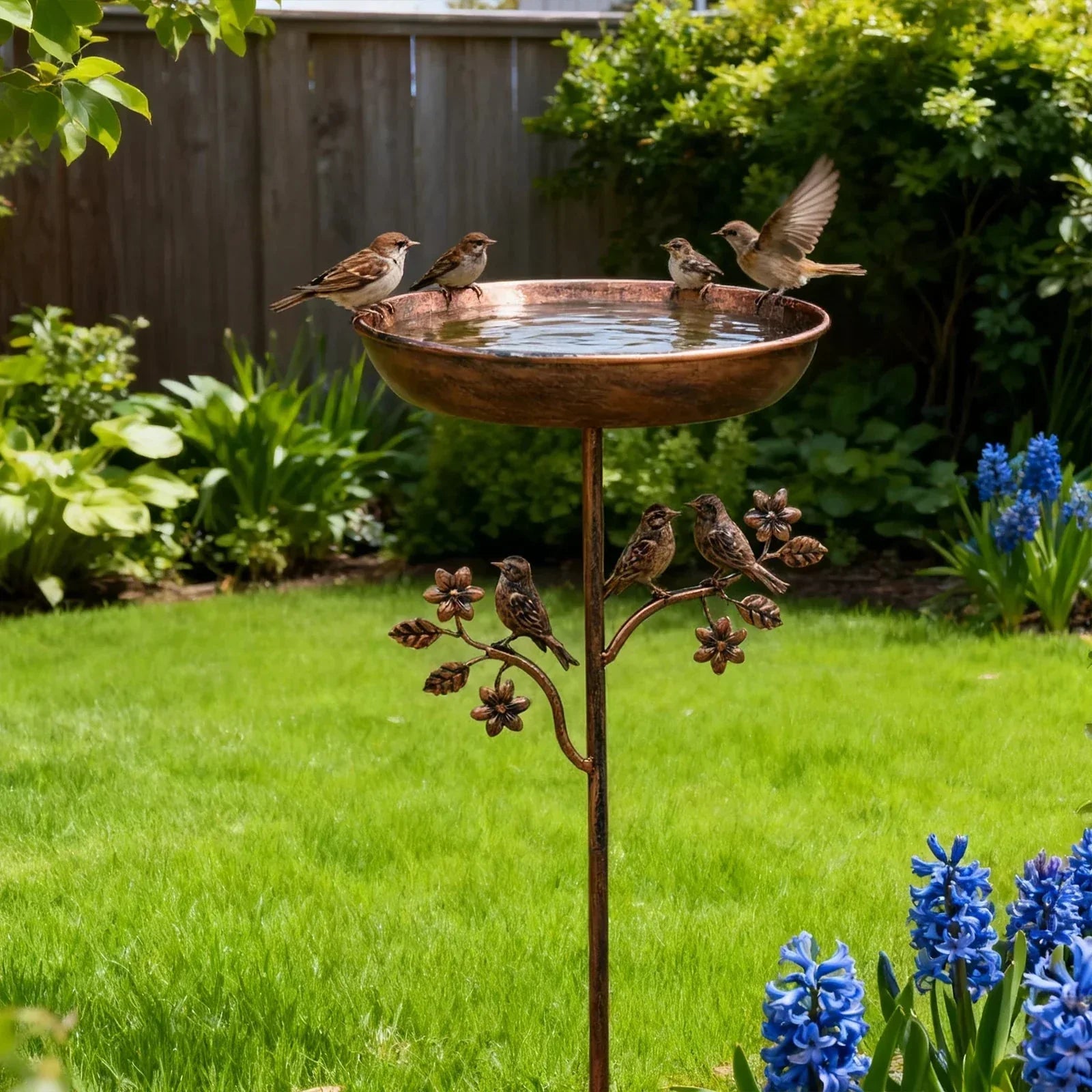 Bebedero para pájaros de jardín con cuenco decorativo y estaca estable