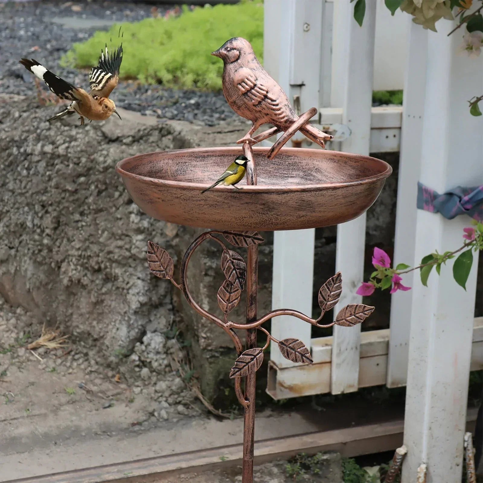 Bebedero para pájaros de jardín con cuenco decorativo y estaca estable