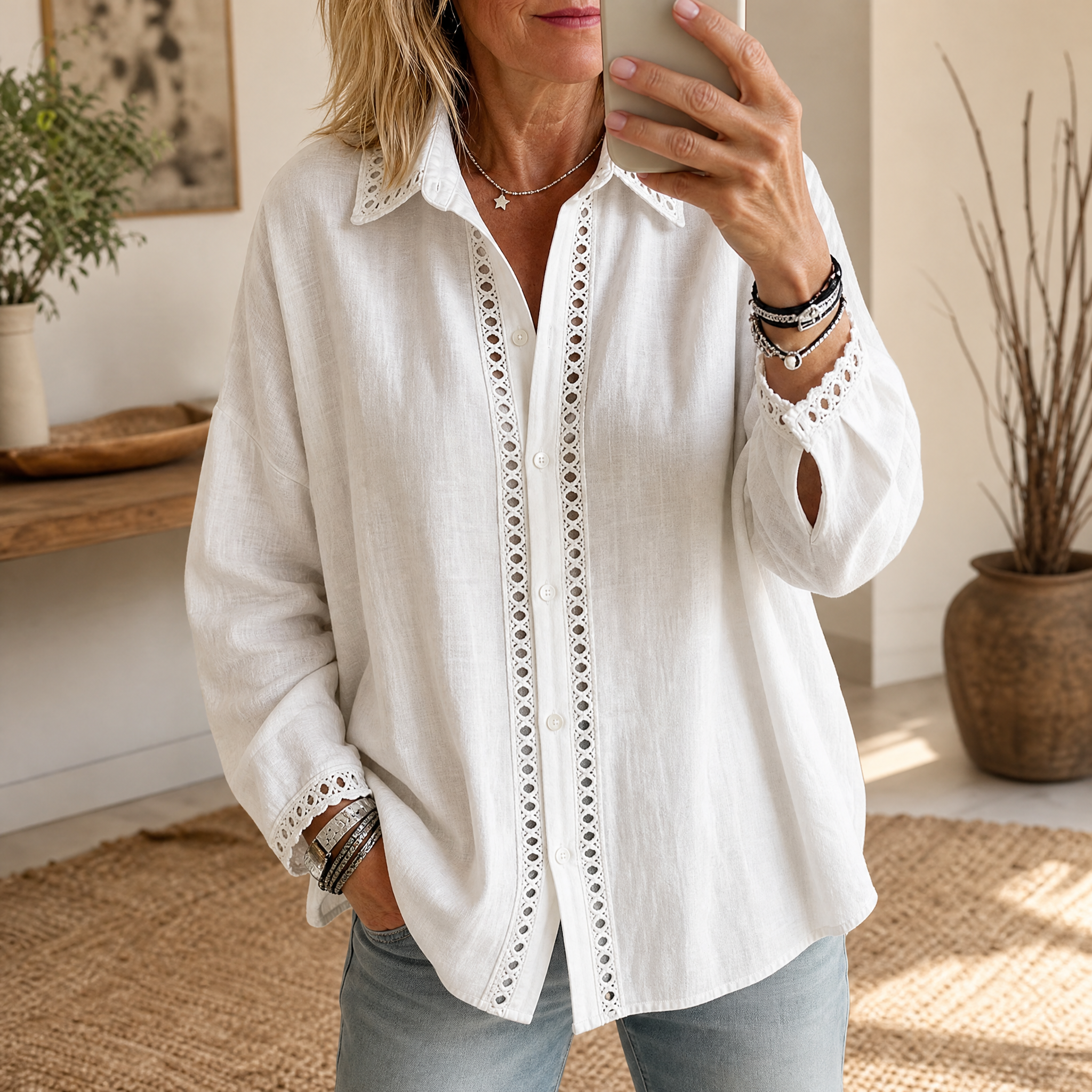 Blusa abotonada para mujer con detalle de calados
