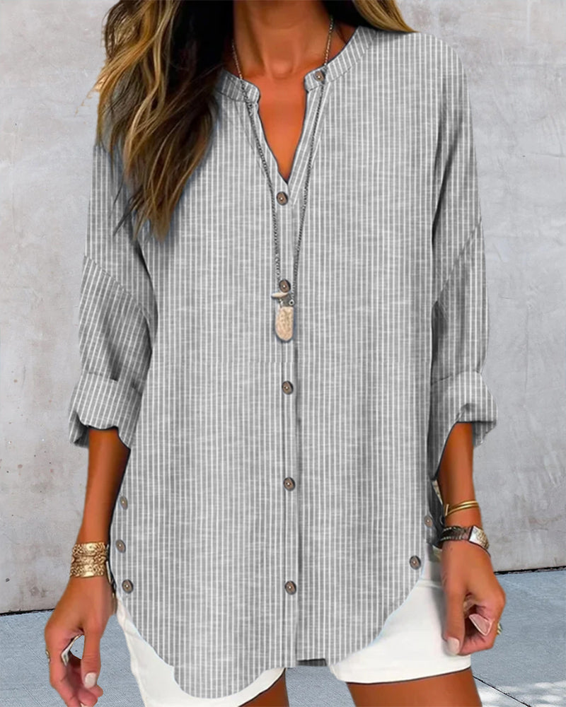 Blusa de mujer a rayas con botonadura