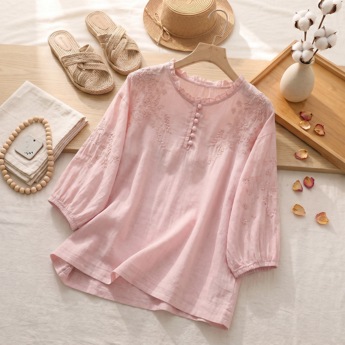 Blusa de Mujer con Bordado Floral | Top Ligero con Botones en la Parte Delantera