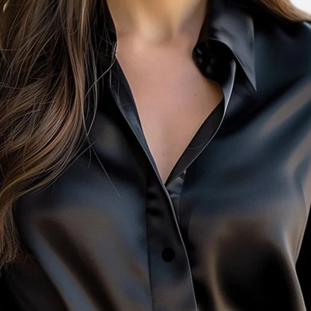 Blusa de Satén Negra para Mujer de Manga Larga