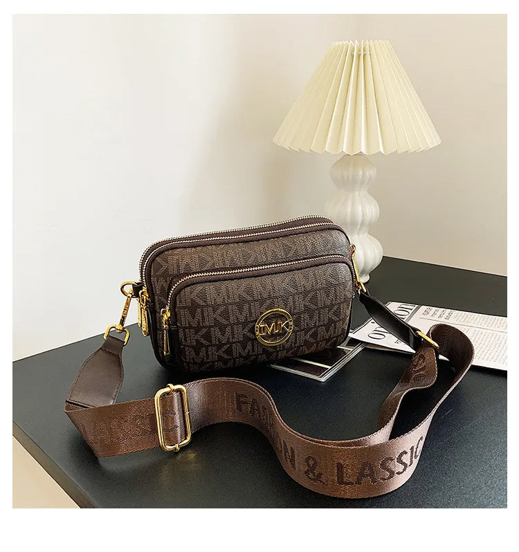 Bolso de hombro para mujer con monograma y detalle de cadena