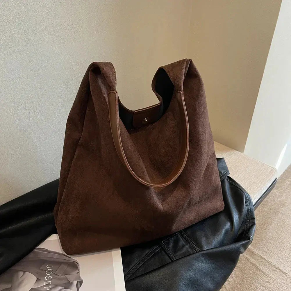 Bolso de hombro para mujer en ante suave con textura de lujo y elegancia boho