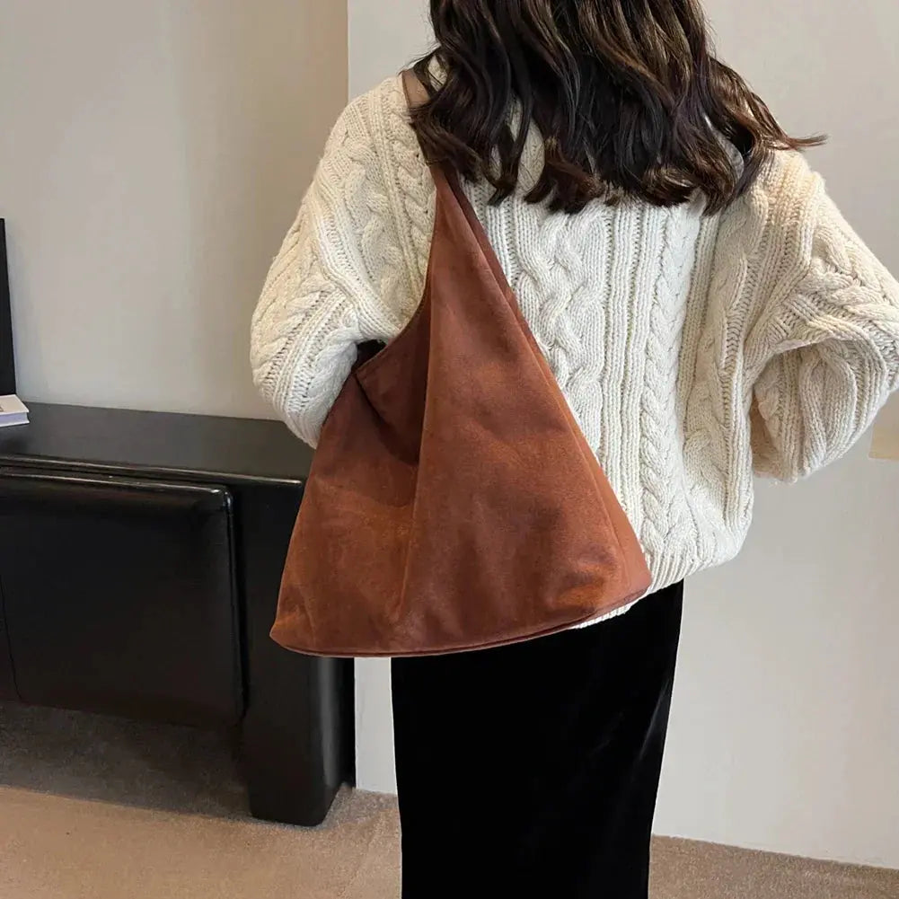 Bolso de hombro para mujer en ante suave con textura de lujo y elegancia boho