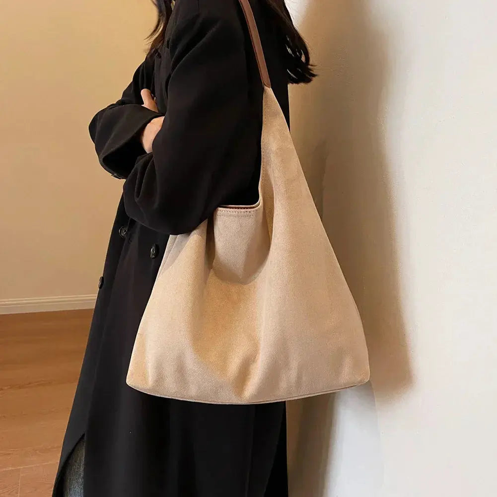 Bolso de hombro para mujer en ante suave con textura de lujo y elegancia boho