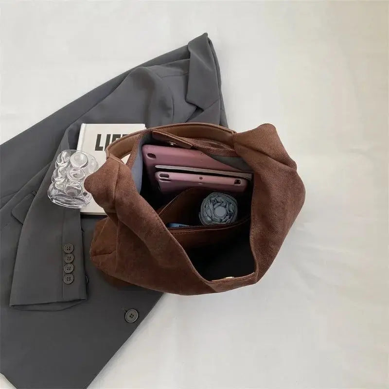 Bolso de hombro para mujer en ante suave con textura de lujo y elegancia boho
