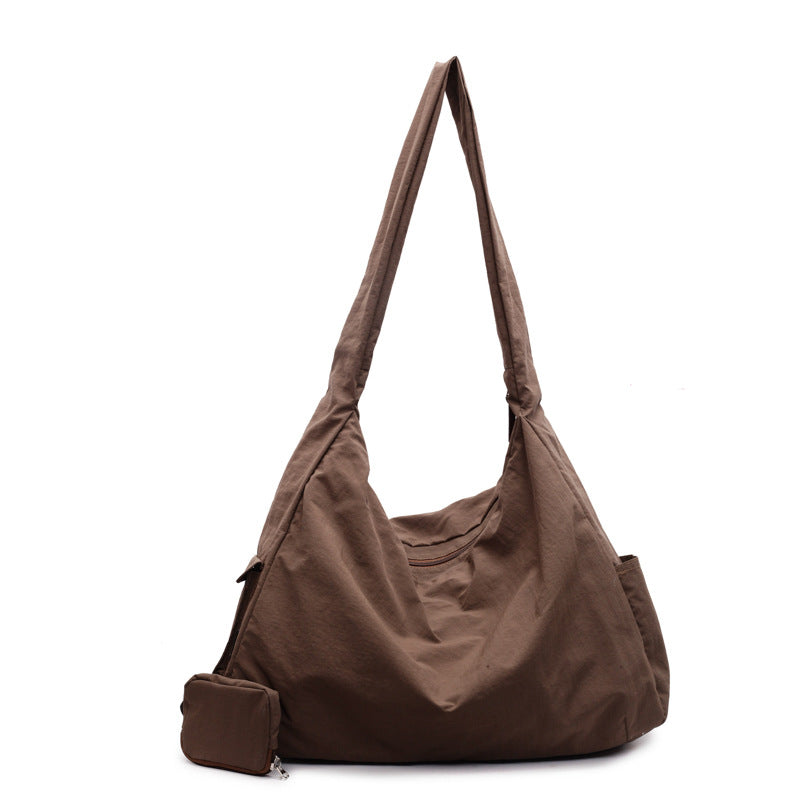 Bolso hobo espacioso para uso diario