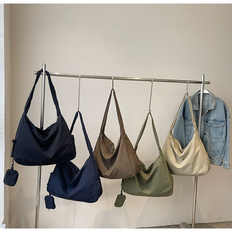 Bolso hobo espacioso para uso diario