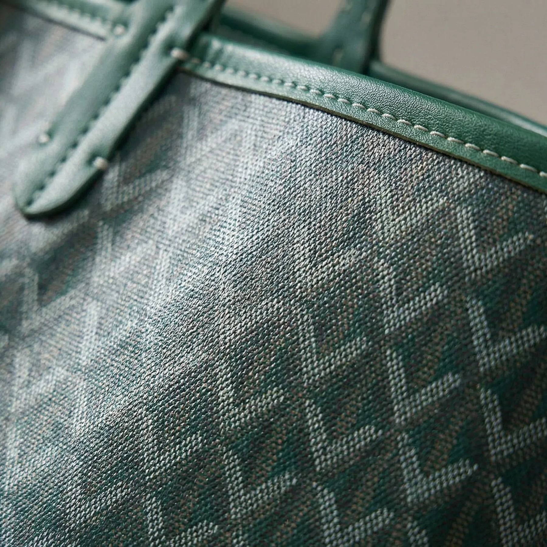Bolso shopper espacioso con estampado gráfico