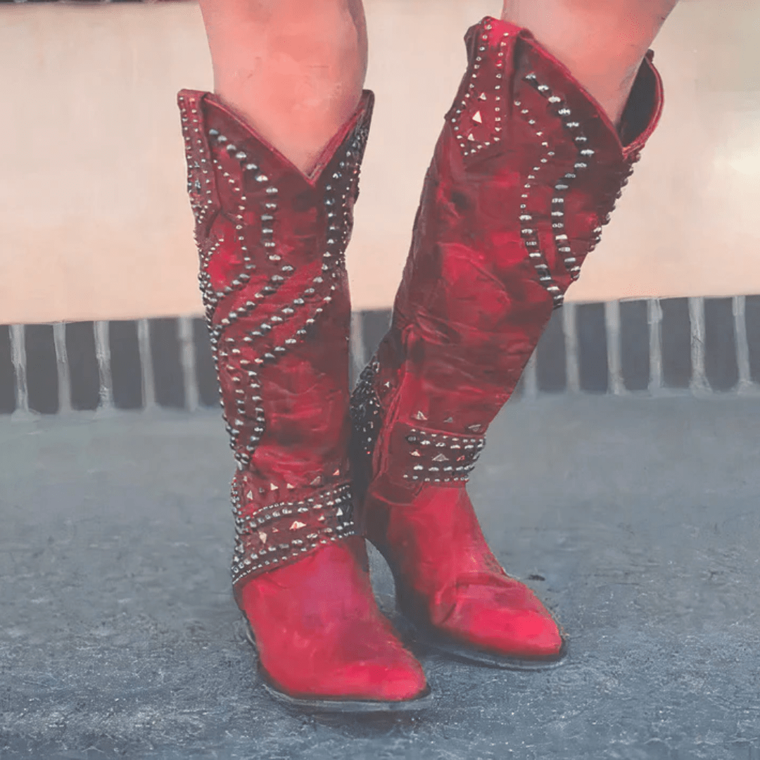 Botas camperas altas hasta la rodilla con tachuelas