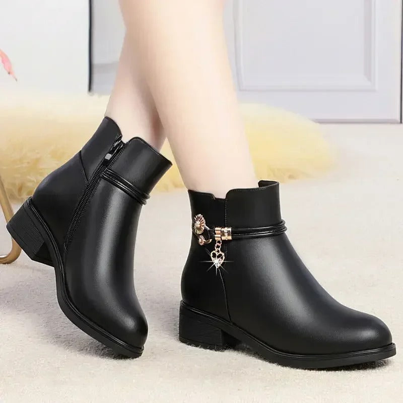 Botines de piel suave para mujer con estrás