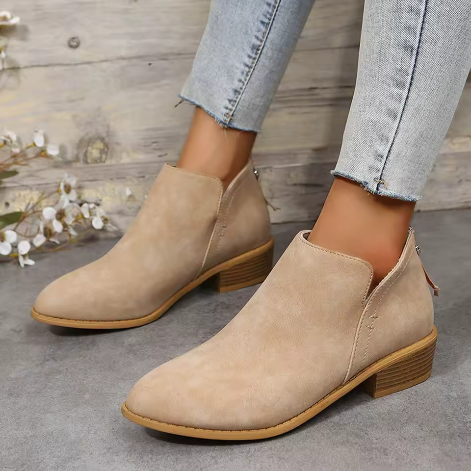 Botines para mujer de tacón bajo y corte en V