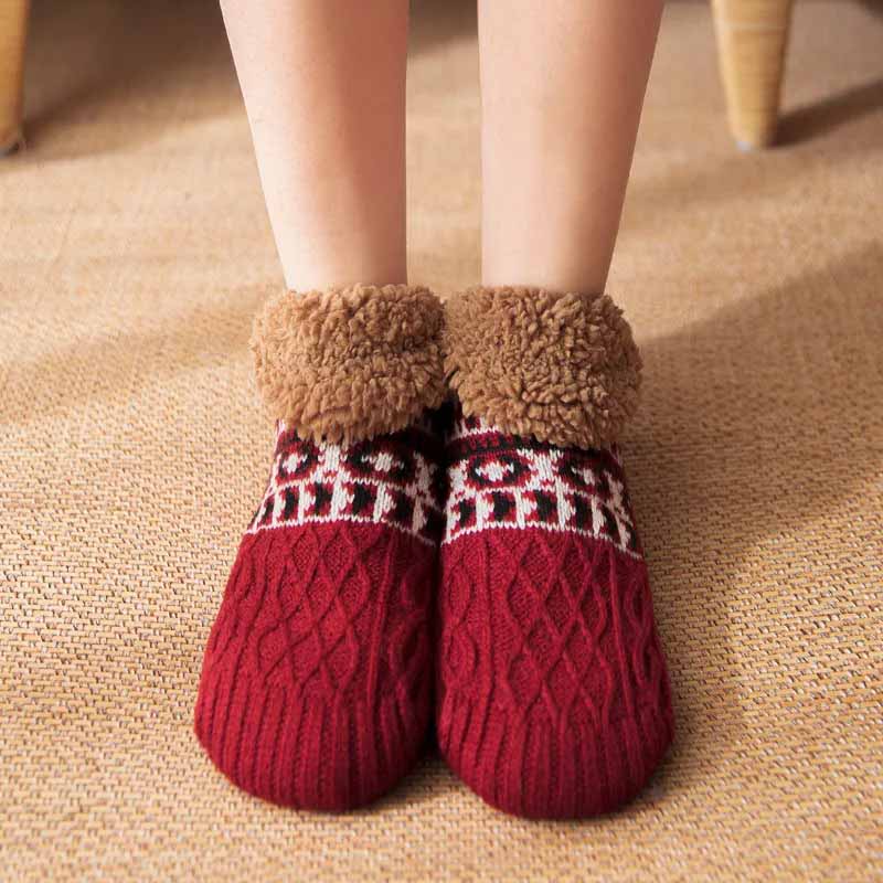 Calcetines cómodos y antideslizantes para mantener los pies calientes