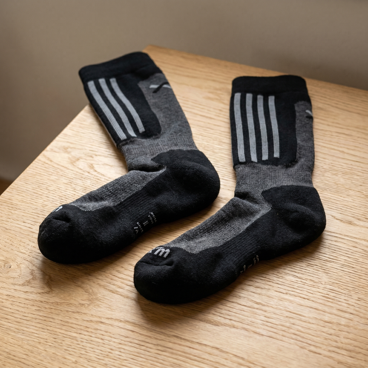 Calcetines de esquí unisex de lana merina | Diferentes grosores de material | Soporte para el arco del pie y acolchado en la espinilla