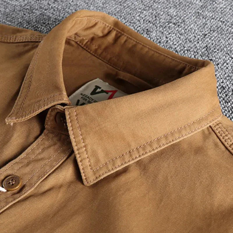 Camisa elegante de estilo militar