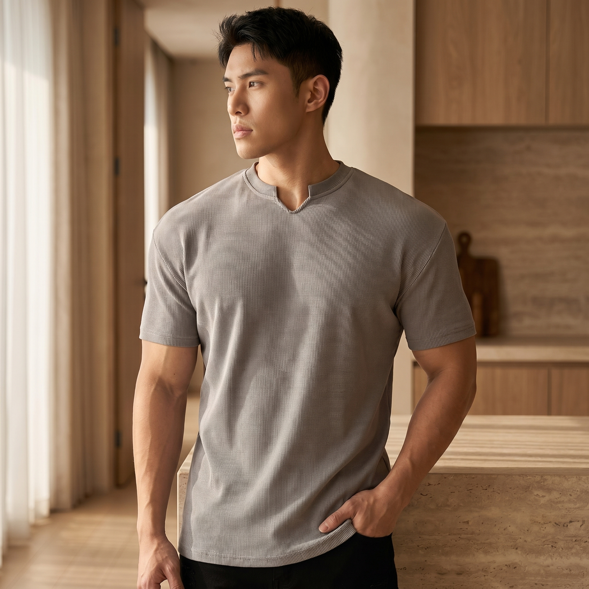 Camiseta para hombre en mezcla de algodón con cuello en V | Top de verano ligero y casual