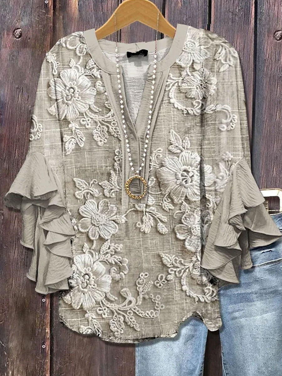 Camiseta para mujer con estampado floral y detalles de volantes