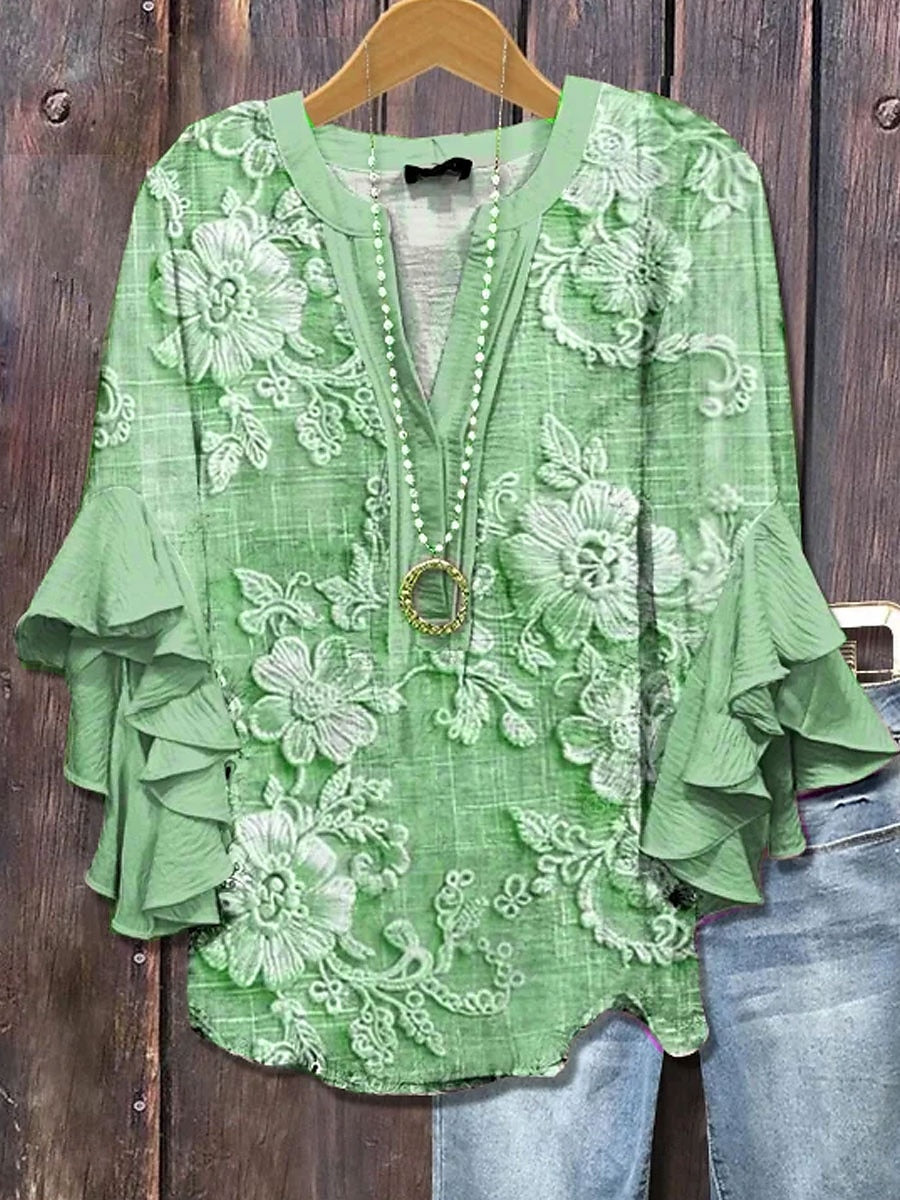 Camiseta para mujer con estampado floral y detalles de volantes