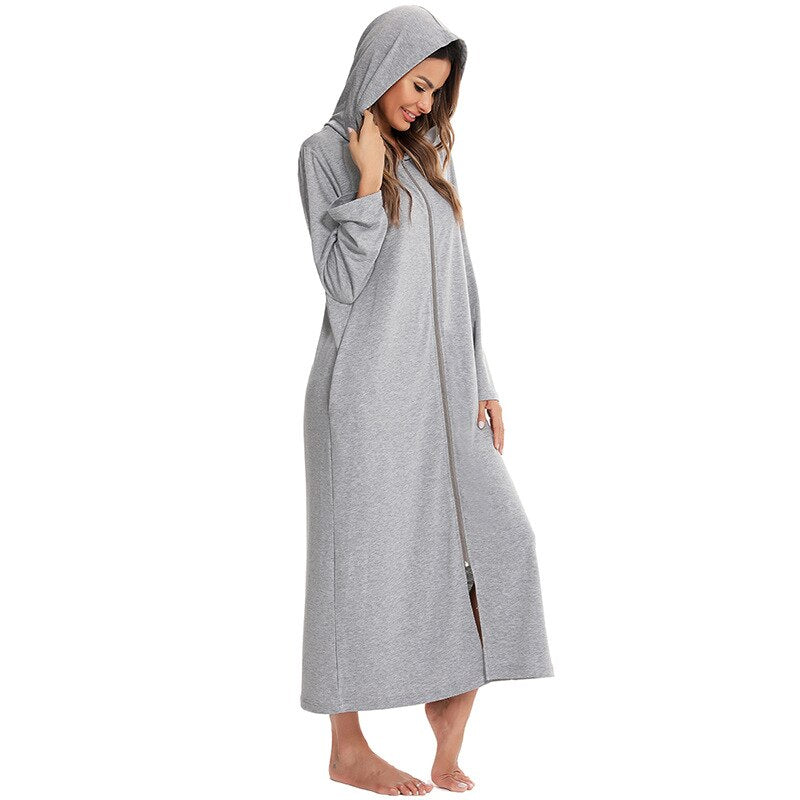 Camisón cálido con cremallera y capucha