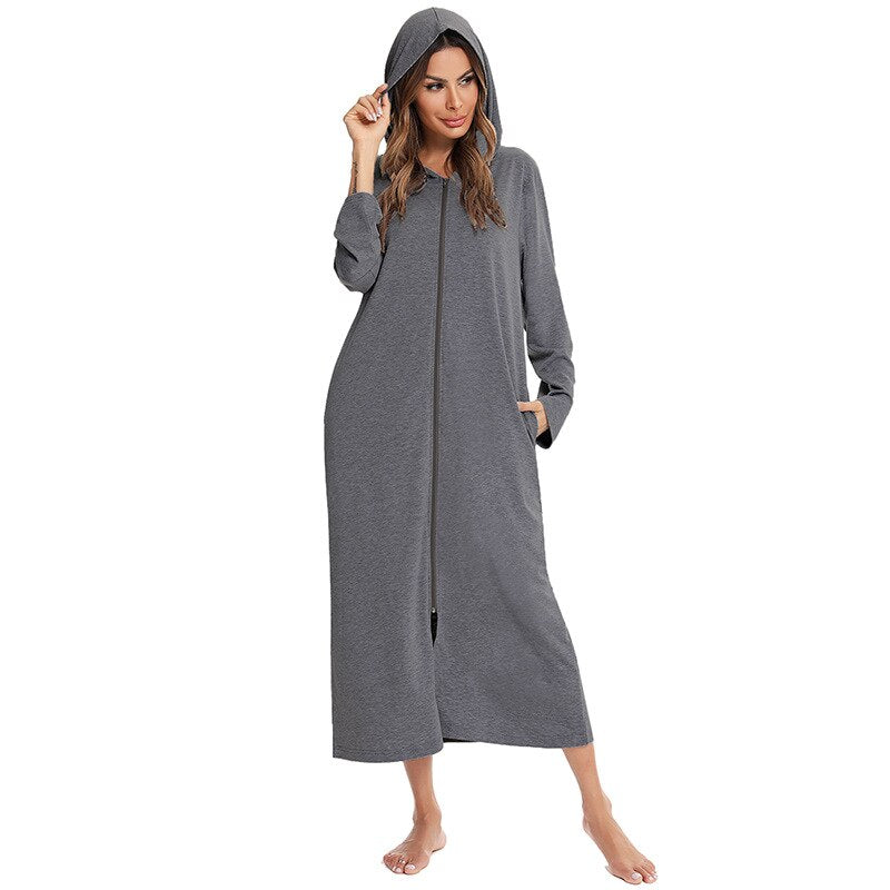 Camisón cálido con cremallera y capucha