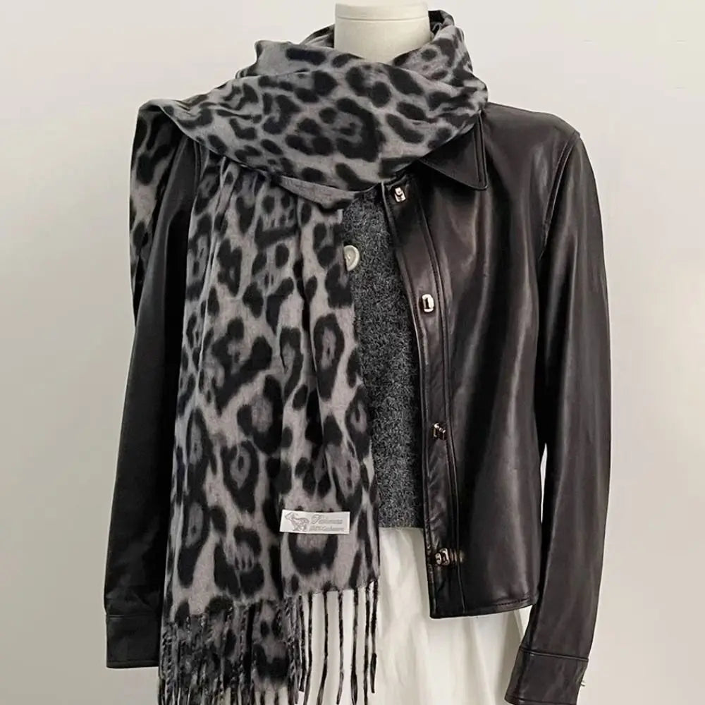 Chal con estampado de leopardo