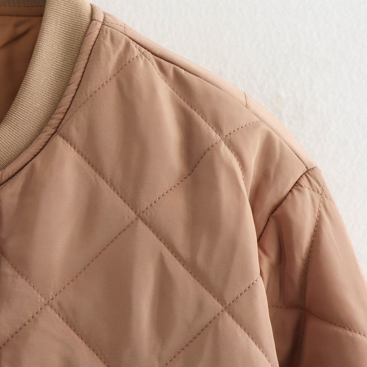 Chaqueta Bomber Acolchada de Poliéster para Mujer | Cazadora Corta de Invierno Elegante