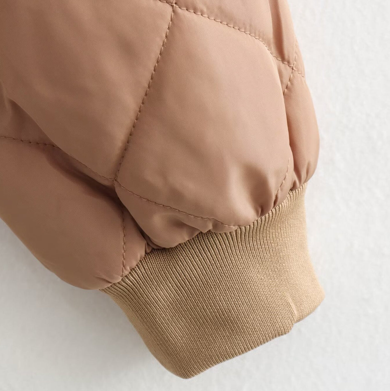 Chaqueta Bomber Acolchada de Poliéster para Mujer | Cazadora Corta de Invierno Elegante