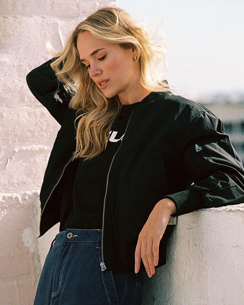 Chaqueta bomber para mujer de estilo clásico
