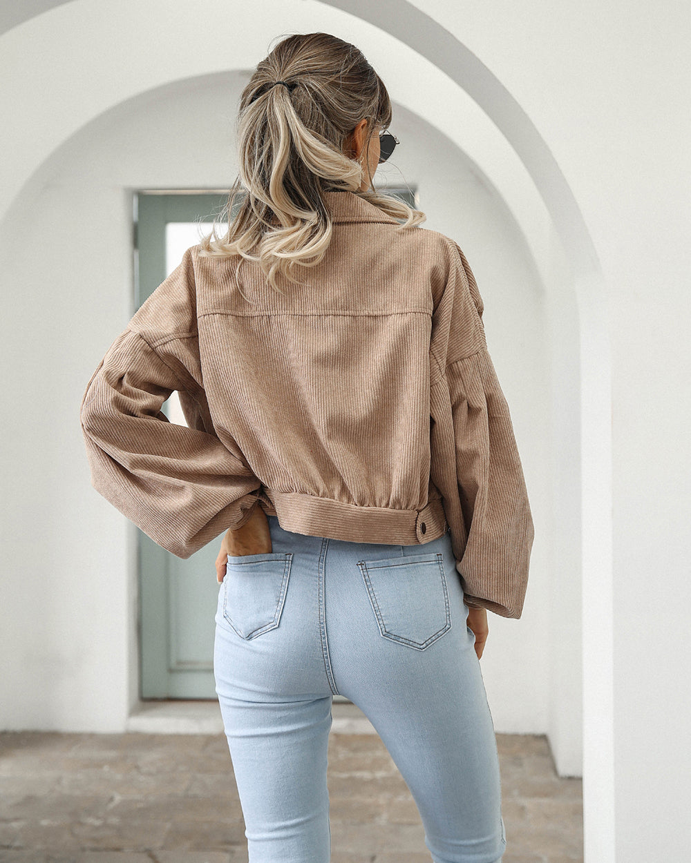 Chaqueta corta con botones para mujer