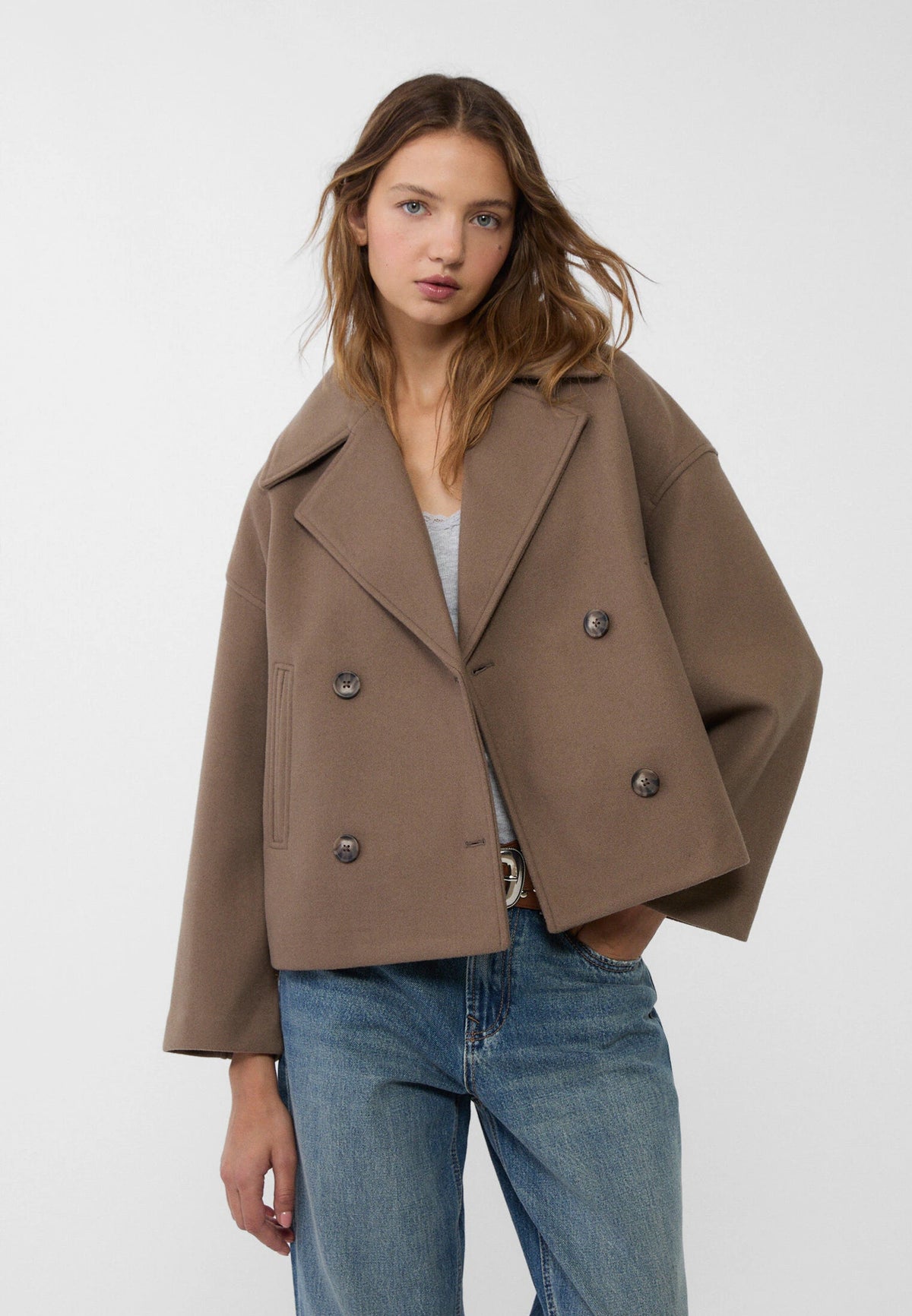 Chaqueta corta con doble abotonadura - Elegante y funcional