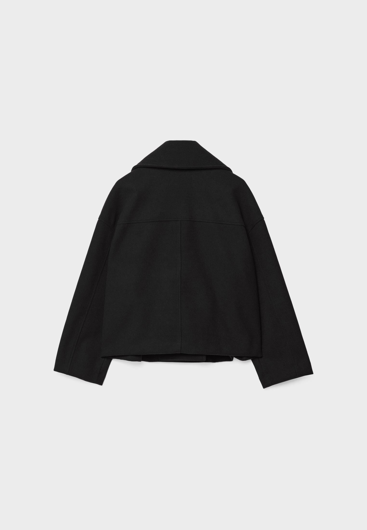 Chaqueta corta con doble abotonadura - Elegante y funcional