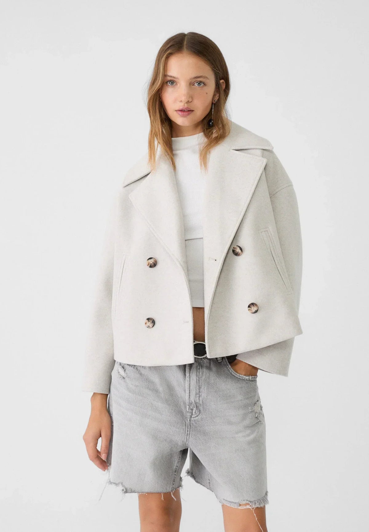 Chaqueta corta cruzada chic - Elegante y atemporal