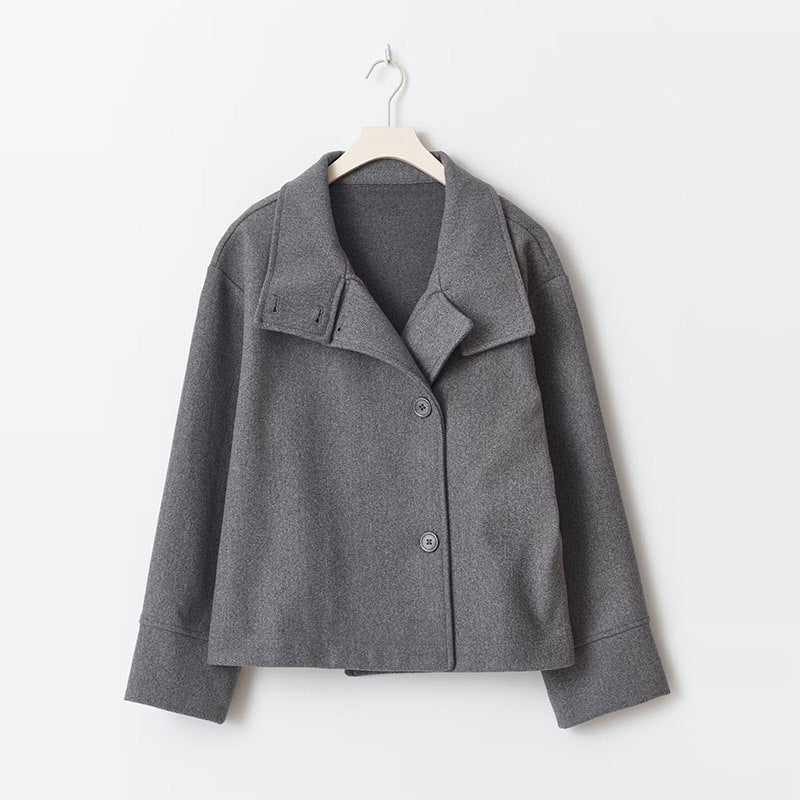 Chaqueta corta cruzada de estilo lujoso en material cálido