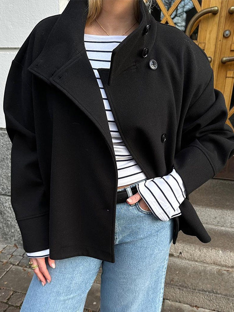 Chaqueta corta cruzada de estilo lujoso en material cálido