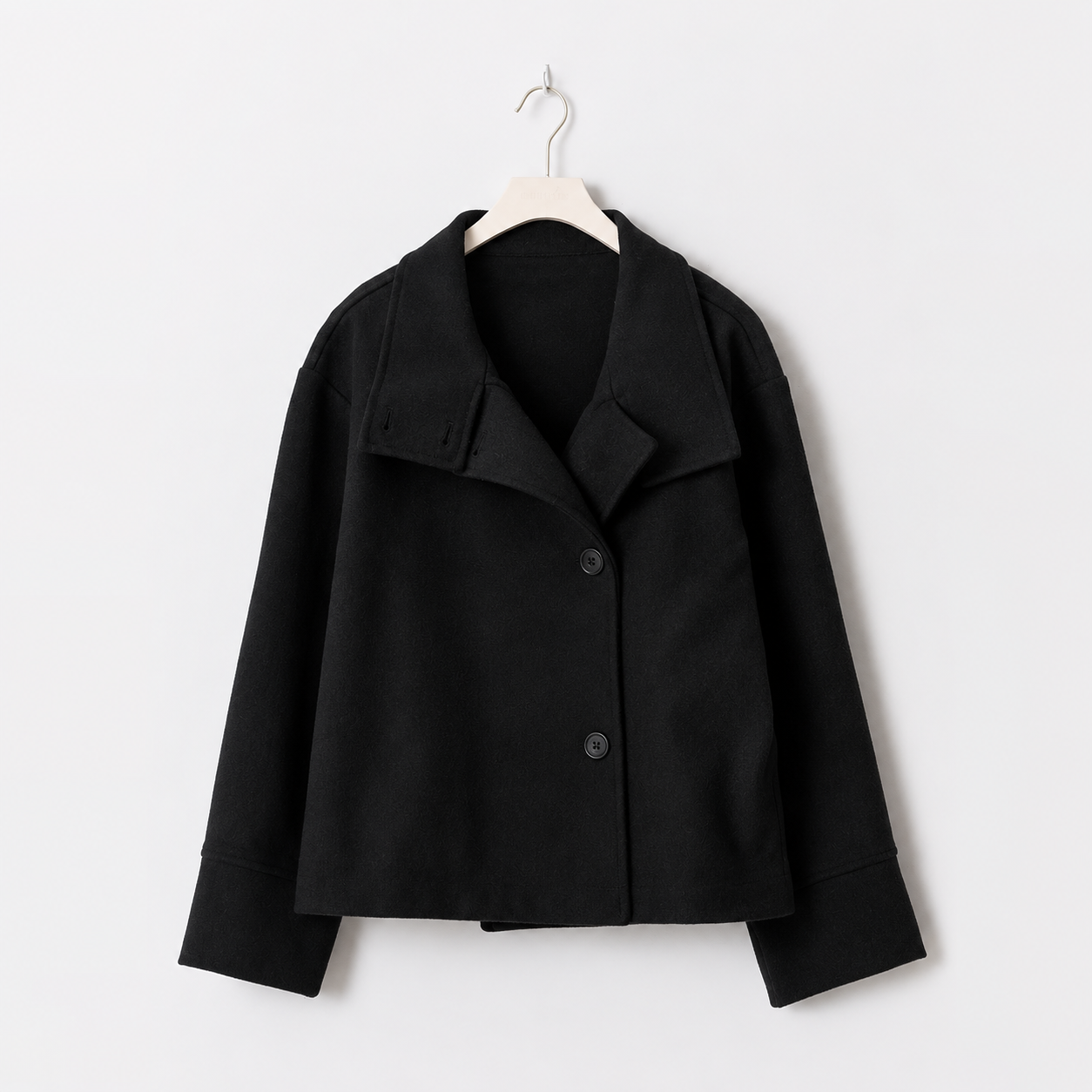 Chaqueta corta cruzada de estilo lujoso en material cálido