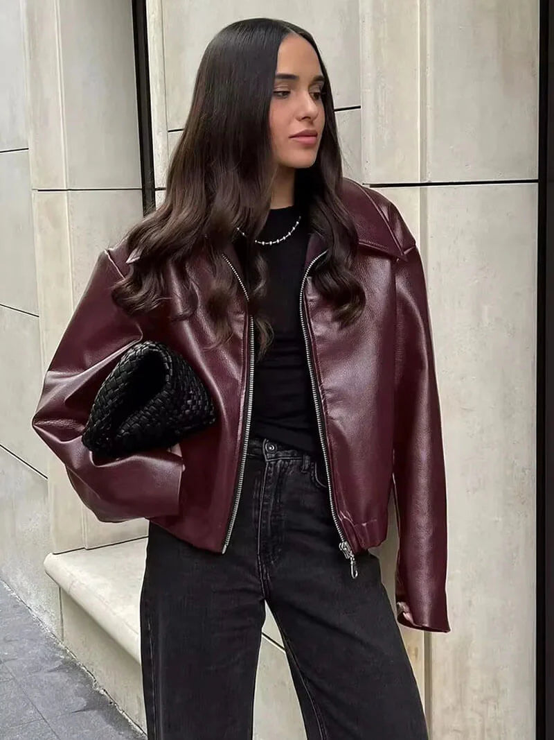 Chaqueta de cuero sintético para mujer en color burdeos