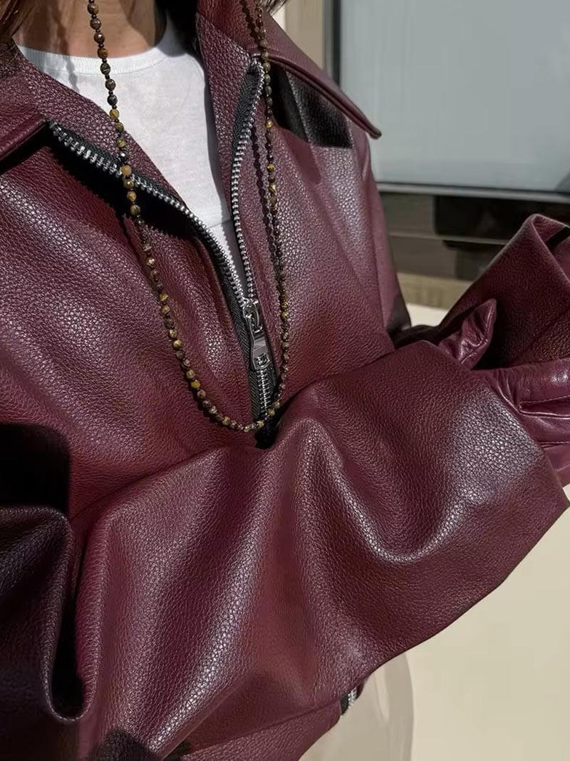 Chaqueta de cuero sintético para mujer en color burdeos