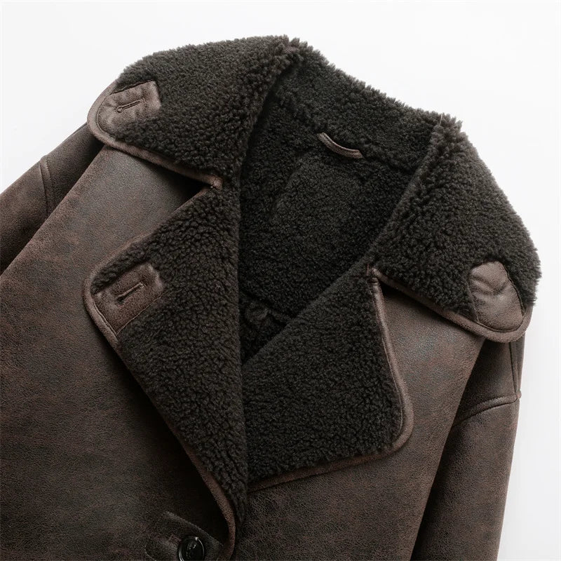 Chaqueta de piel de oveja con doble abotonadura para mujer