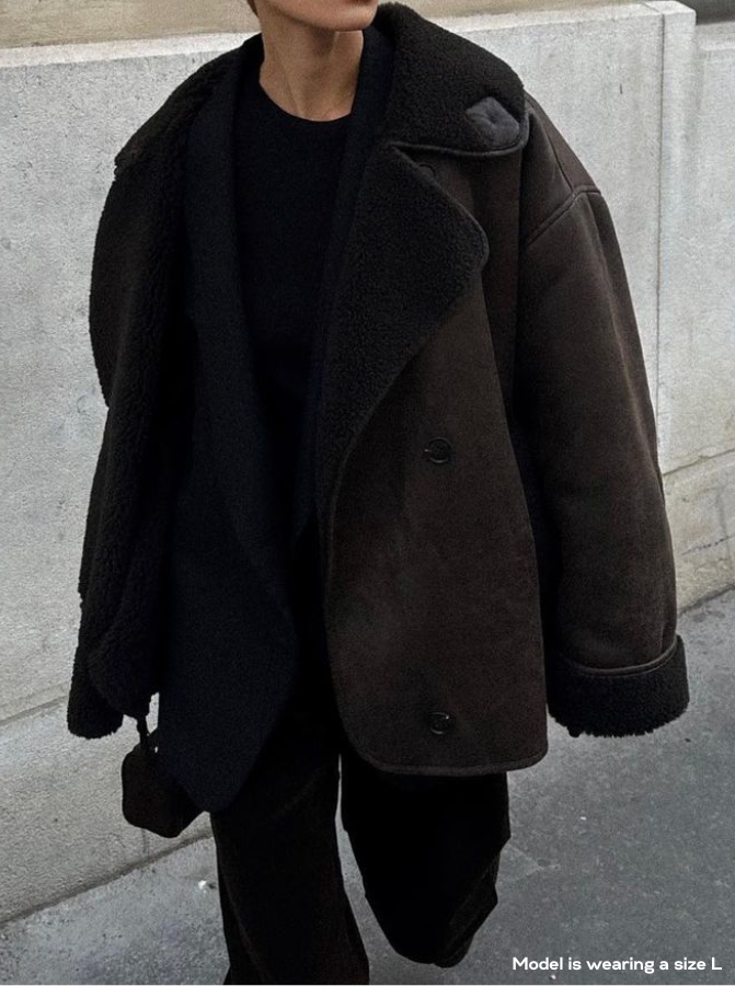Chaqueta de piel de oveja con doble abotonadura para mujer