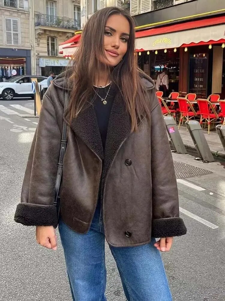 Chaqueta de piel de oveja con doble abotonadura para mujer